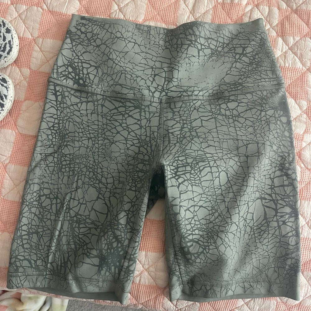 lululemon athletica Gray Crackle Pattern High-Rise Athletic Shorts